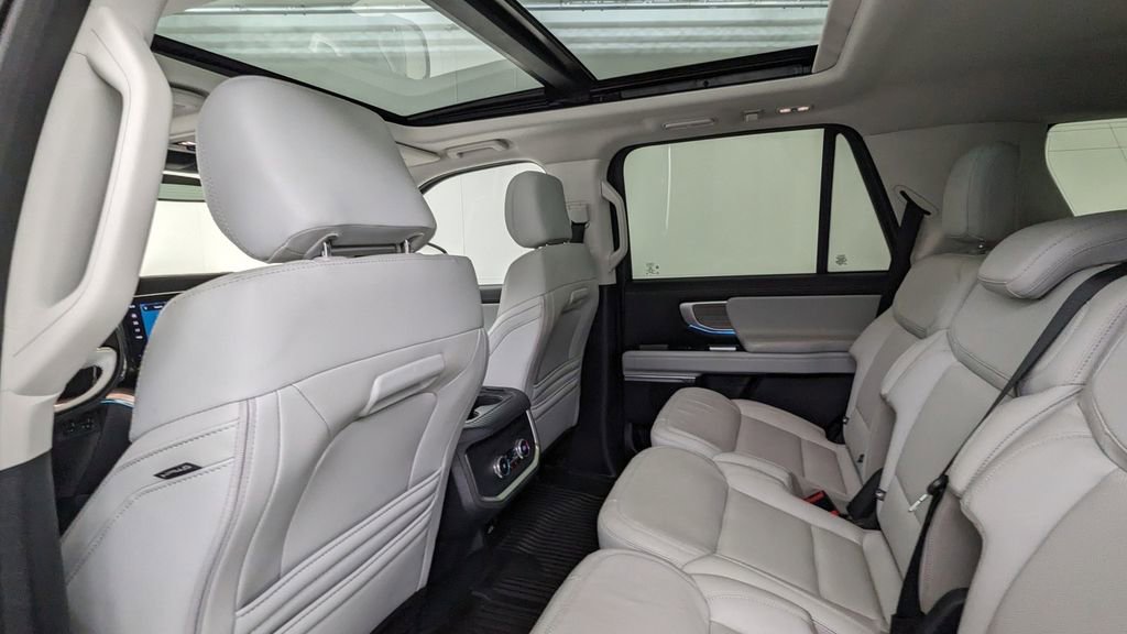 Certified 2025 Ford Expedition Platinum image 36