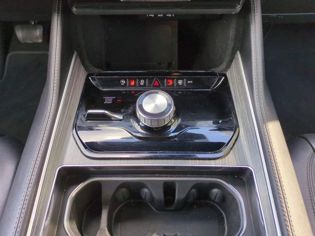 Used 2024 Jeep Wagoneer L Series II w/ Flexible Seating Group image 17