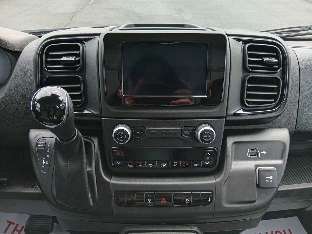 Used 2024 RAM ProMaster 2500 w/ Convenience Group FWD image 15