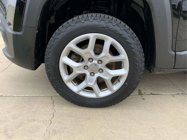 Used 2018 Jeep Renegade Latitude w/ Cold Weather Group image 25