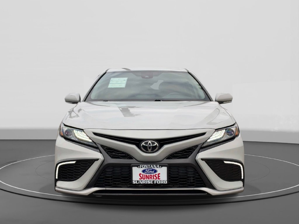 Used 2022 Toyota Camry XSE FWD image 3