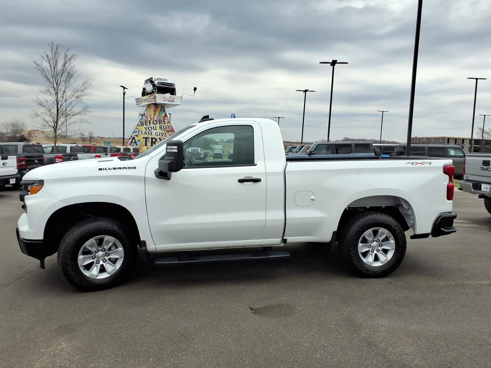 Used 2025 Chevrolet Silverado 1500 W/T w/ WT Value Package image 2