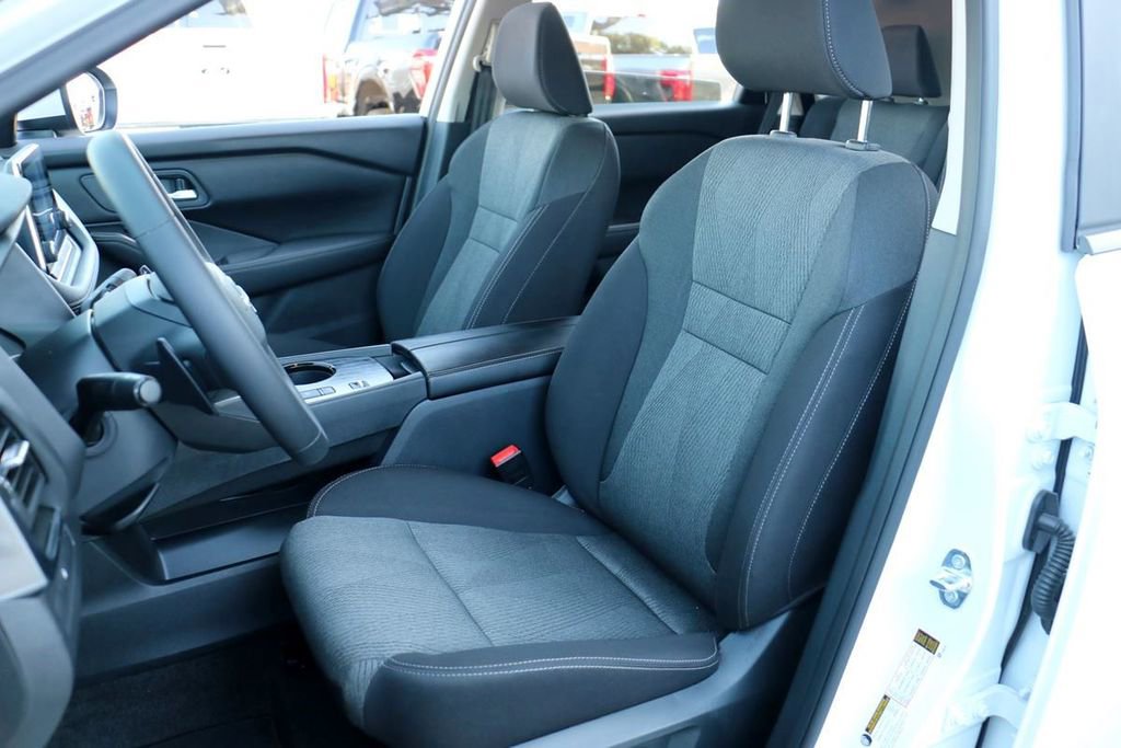 Used 2026 Nissan Rogue SV FWD image 18