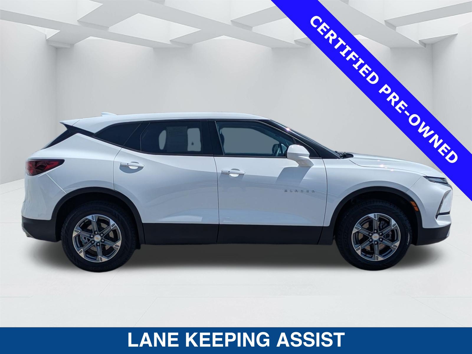 Used 2025 Chevrolet Blazer LT FWD image 4