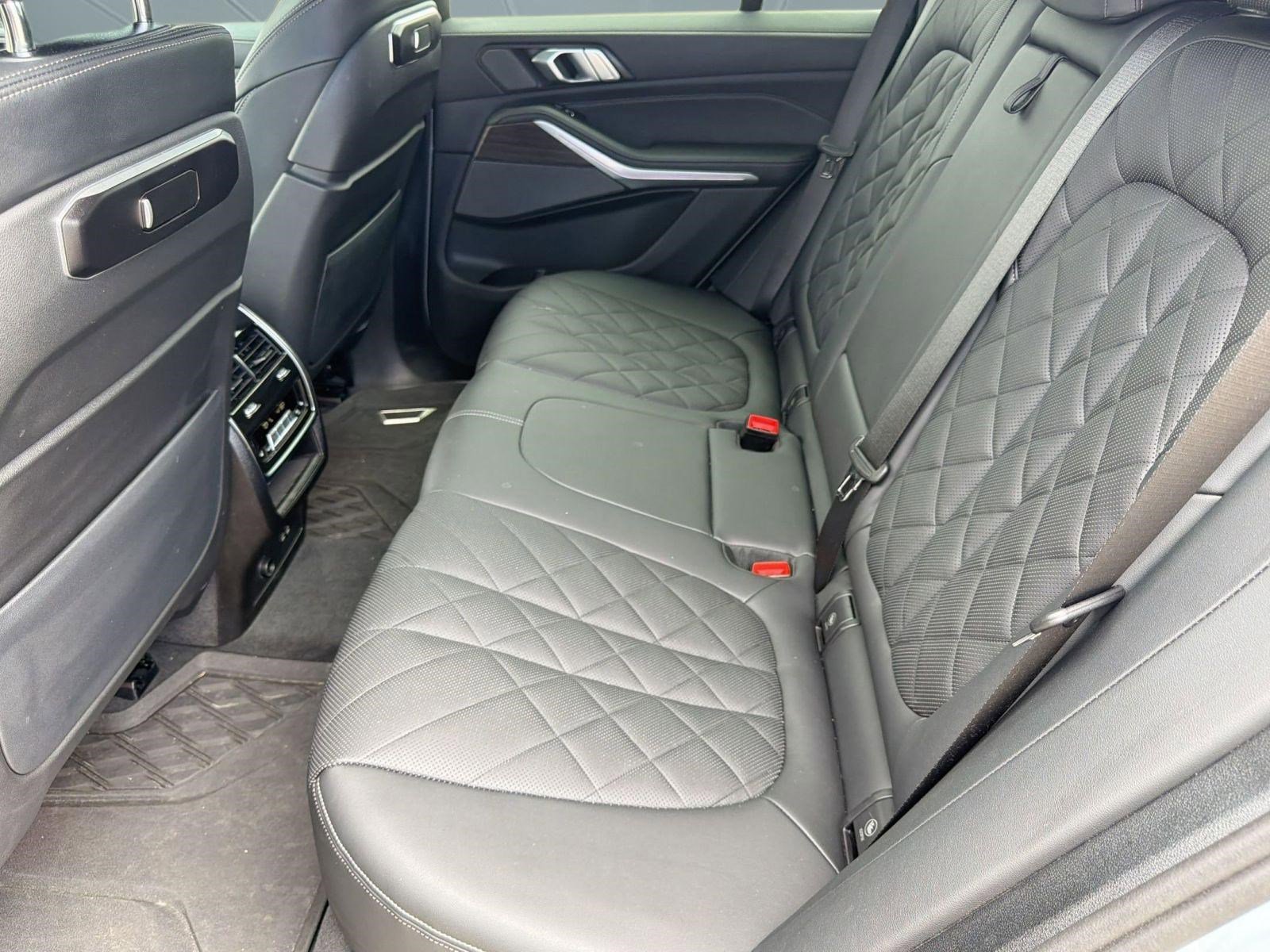 Used 2025 BMW X5 sDrive40i w/ M Sport Package RWD image 14
