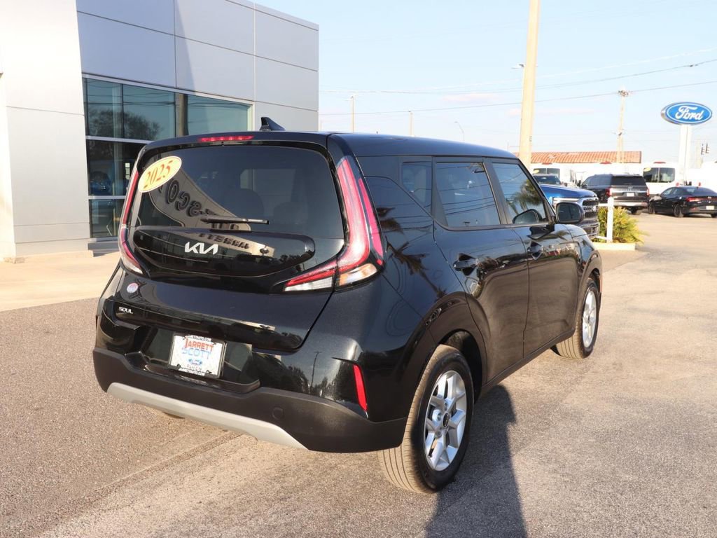 Used 2025 Kia Soul LX w/ LX Technology Package image 5