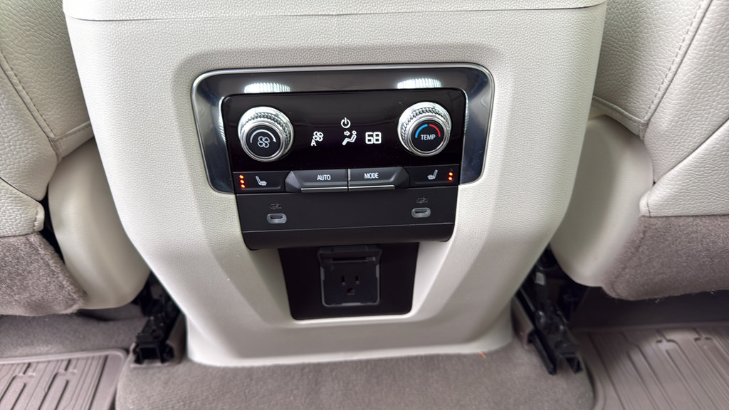 Used 2023 GMC Yukon Denali AWD/4WD image 36