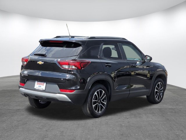 Used 2025 Chevrolet TrailBlazer LT AWD/4WD image 2