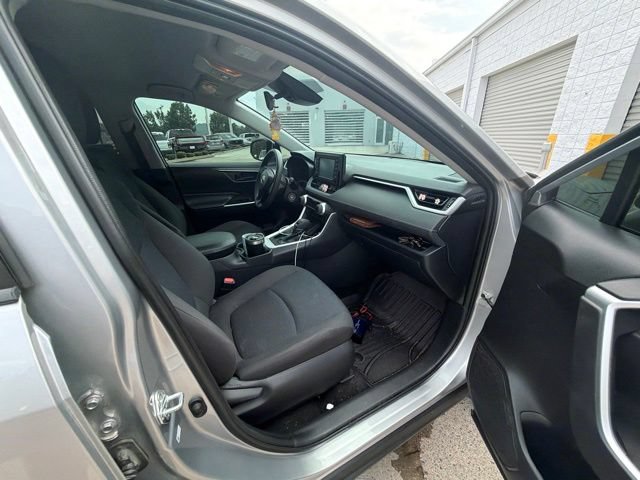 Used 2019 Toyota RAV4 LE w/ Carpet Mat Package FWD image 36