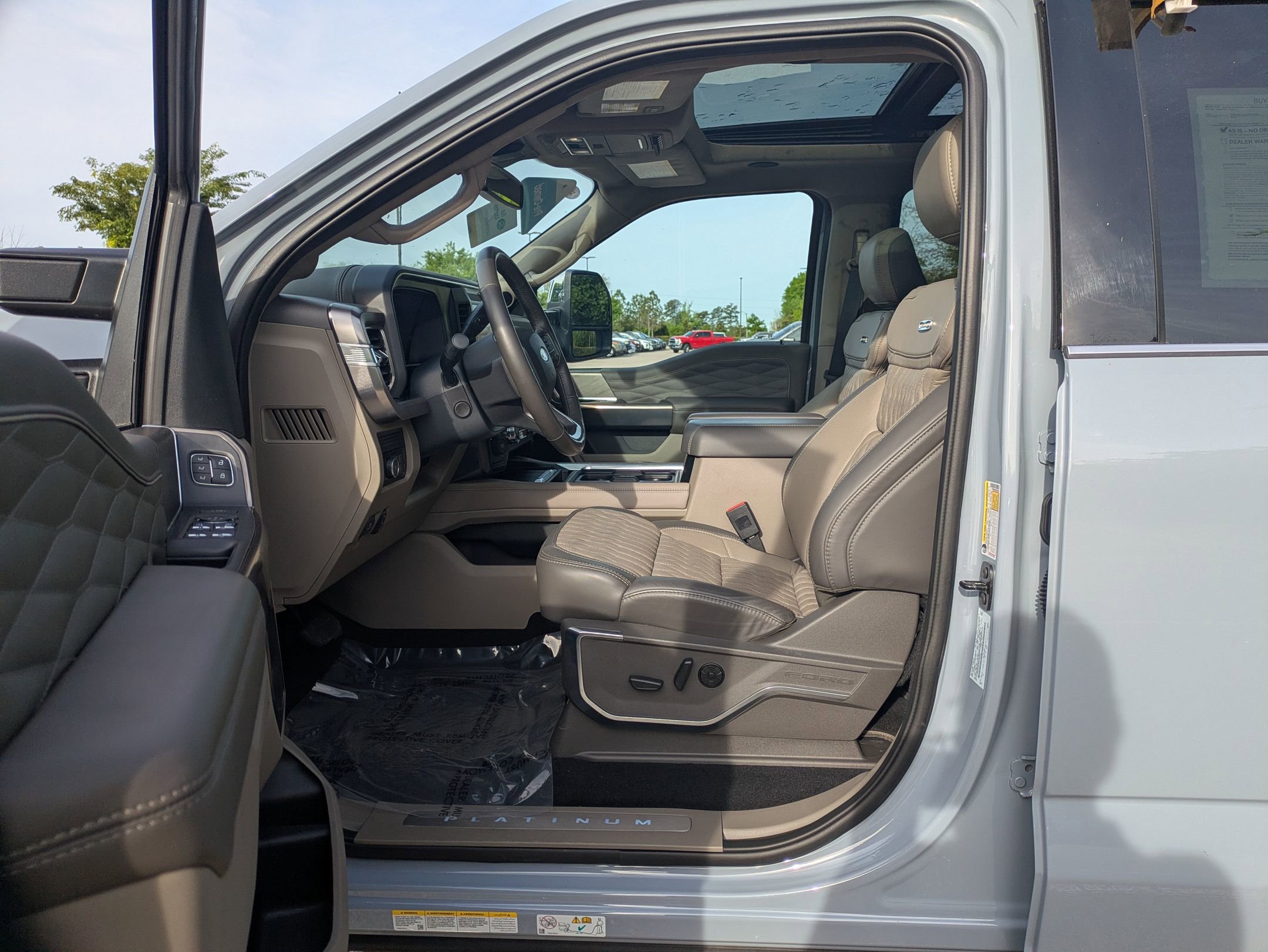 Certified 2025 Ford F450 Platinum w/ Platinum Plus Package AWD/4WD image 13