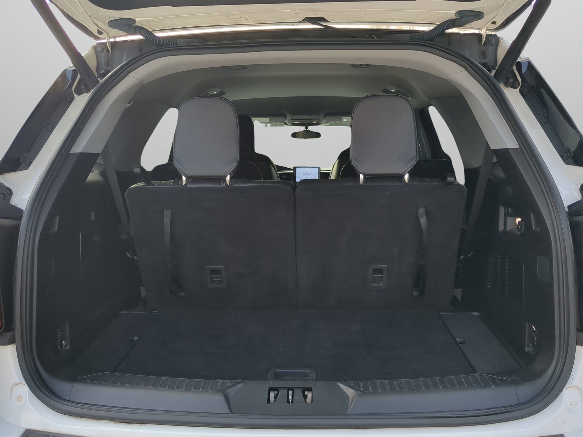 Certified 2020 Ford Explorer XLT w/ Equipment Group 202A image 38