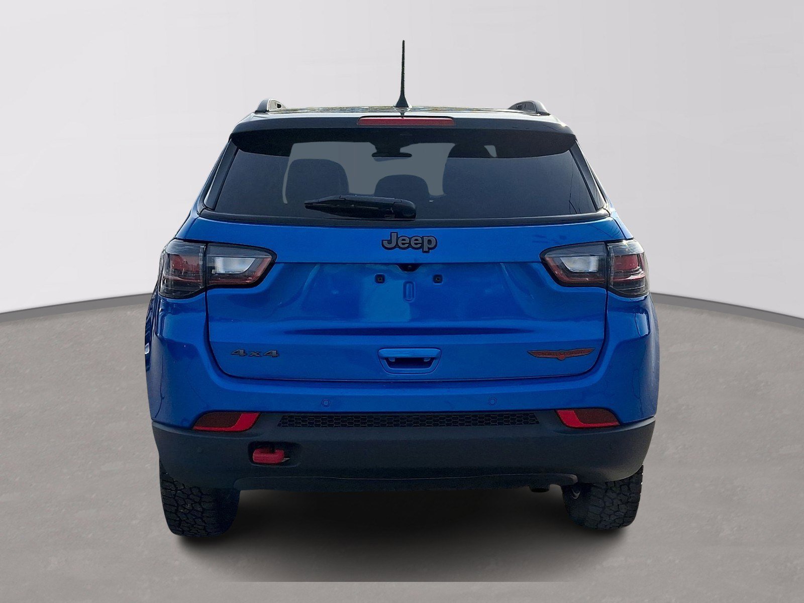 Used 2025 Jeep Compass Trailhawk w/ Trailhawk Elite Group AWD/4WD image 5