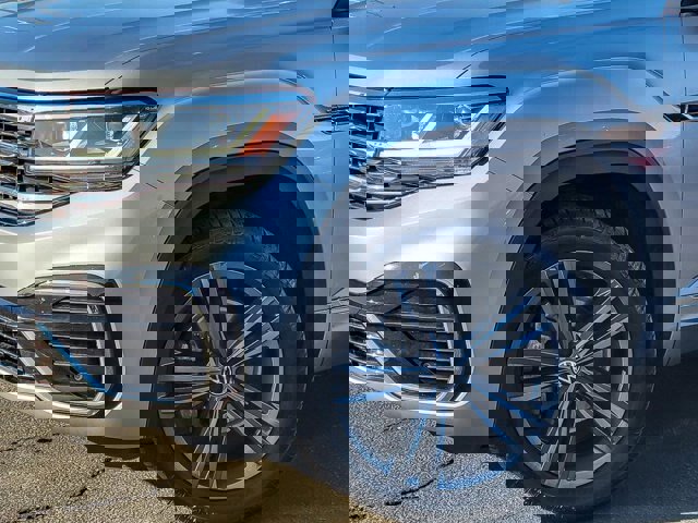 Used 2022 Volkswagen Atlas Cross Sport SEL R-Line image 11