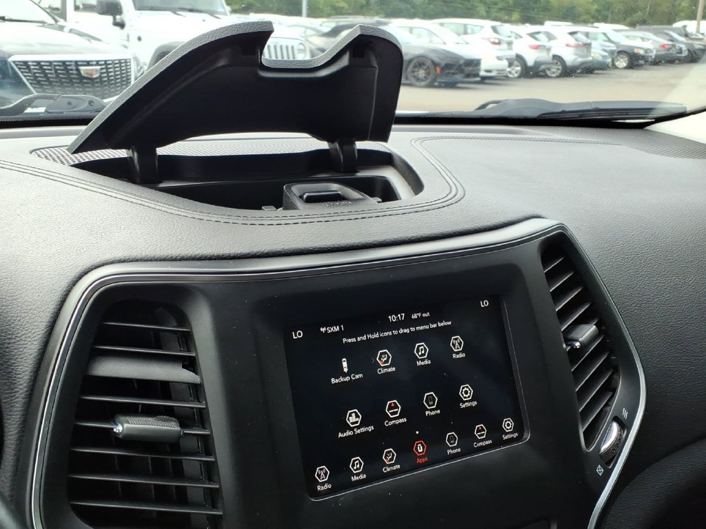 Used 2019 Jeep Cherokee Latitude Plus w/ Comfort/Convenience Group AWD/4WD image 10