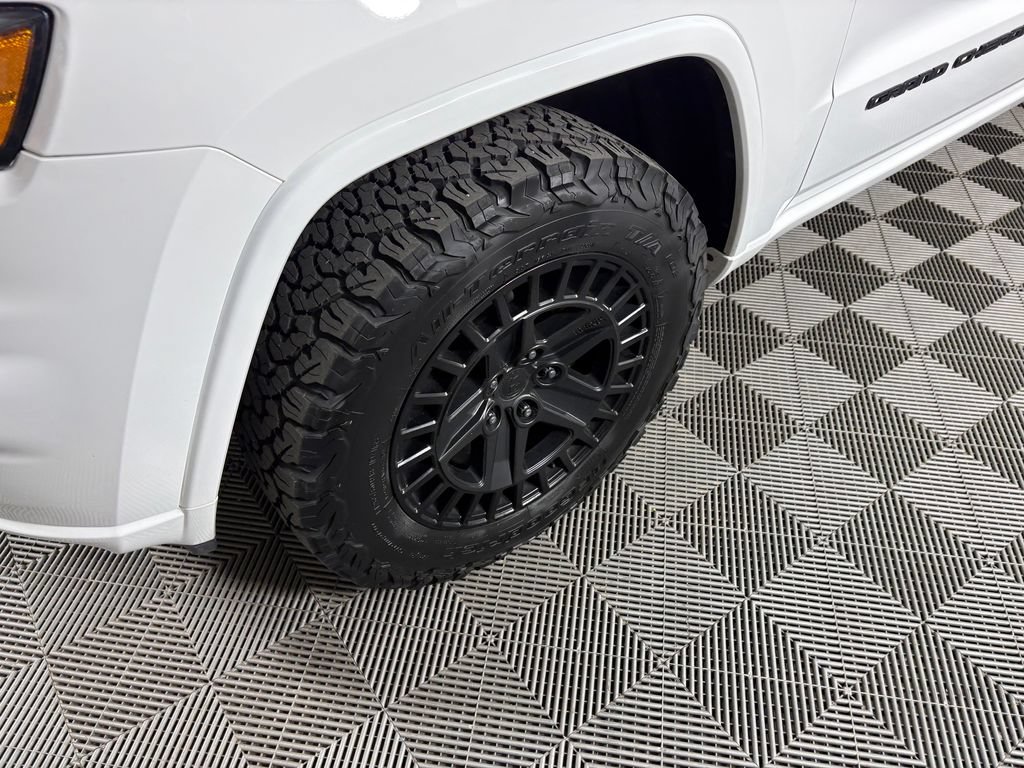 Used 2018 Jeep Grand Cherokee Altitude AWD/4WD image 10