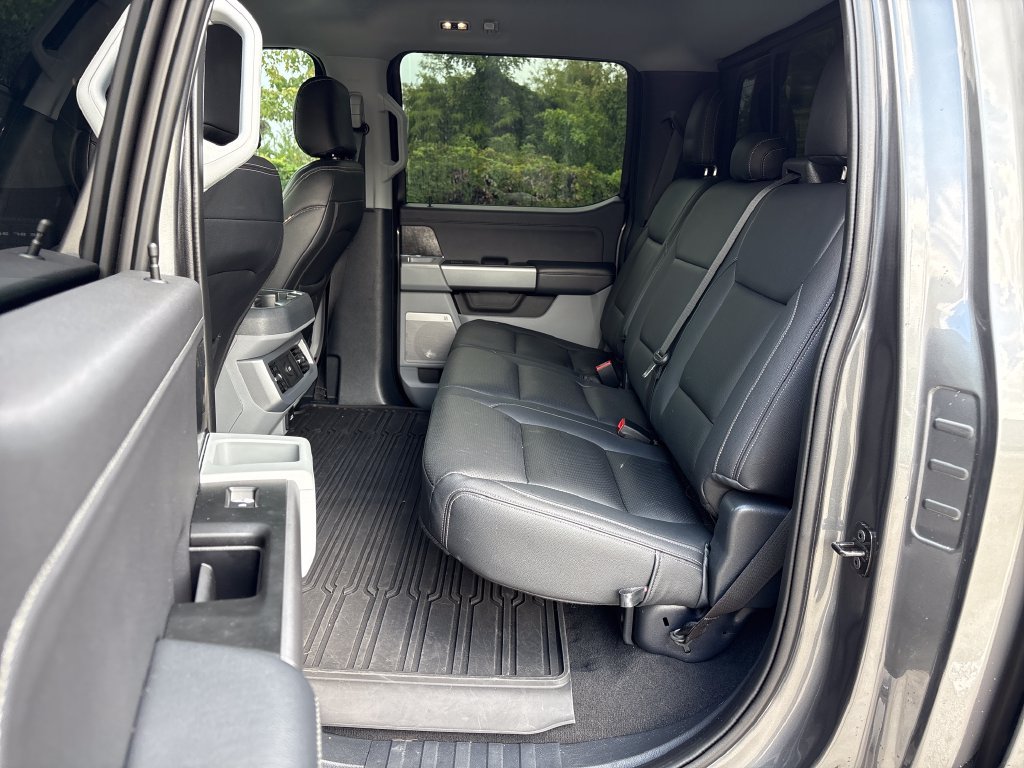 Certified 2025 Ford F250 XLT w/ Black Appearance Package AWD/4WD image 32