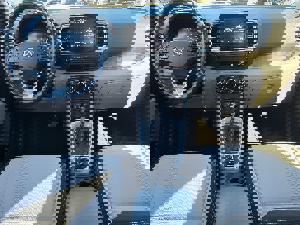 Used 2023 Hyundai Venue SEL image 18