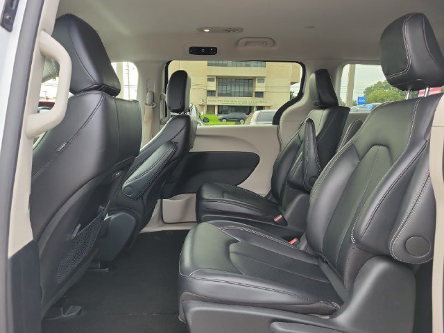 Used 2024 Chrysler Pacifica Limited FWD image 10