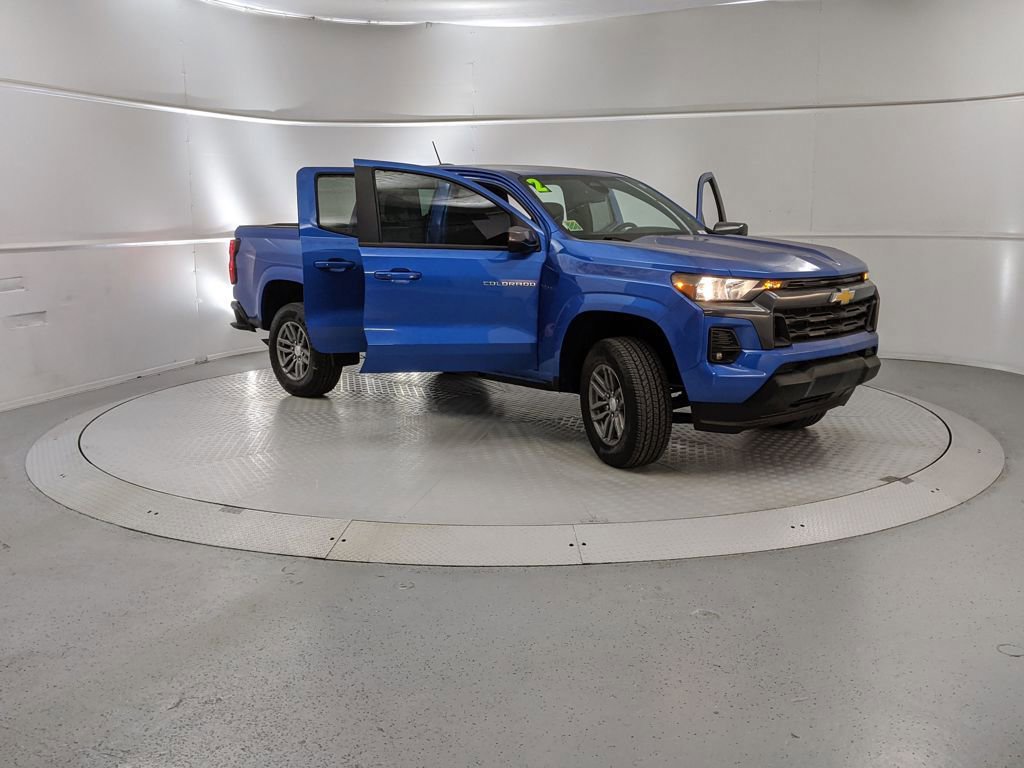 Used 2024 Chevrolet Colorado LT w/ LT Convenience Package image 8