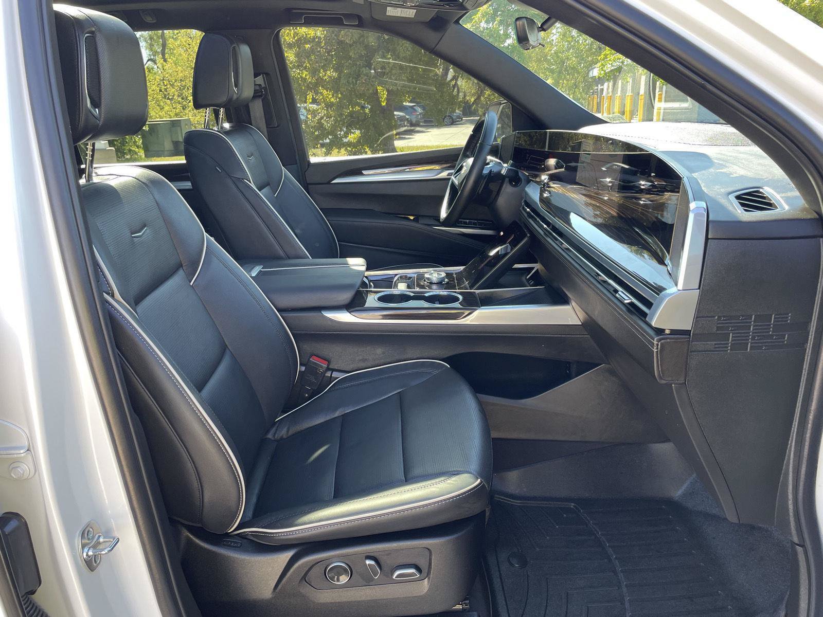 Used 2025 Cadillac Escalade Premium Luxury w/ Touring Package AWD/4WD image 17