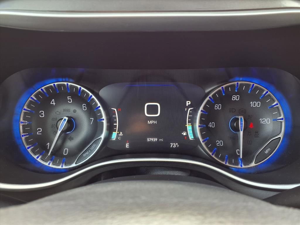 Used 2024 Chrysler Pacifica Touring-L image 15