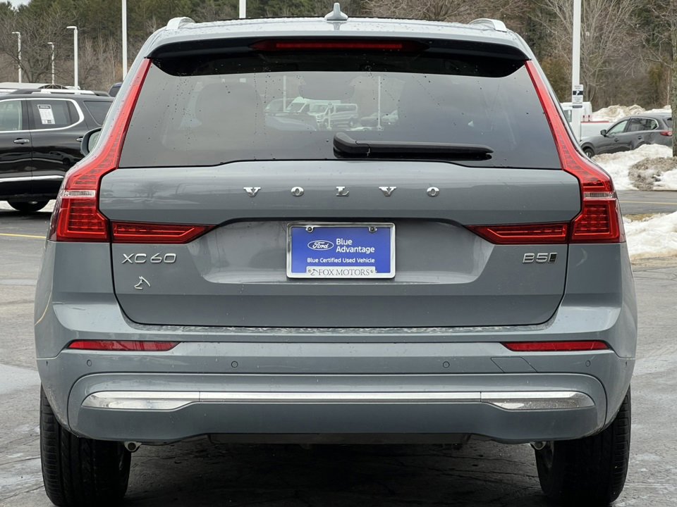 Used 2022 Volvo XC60 B5 Inscription image 3