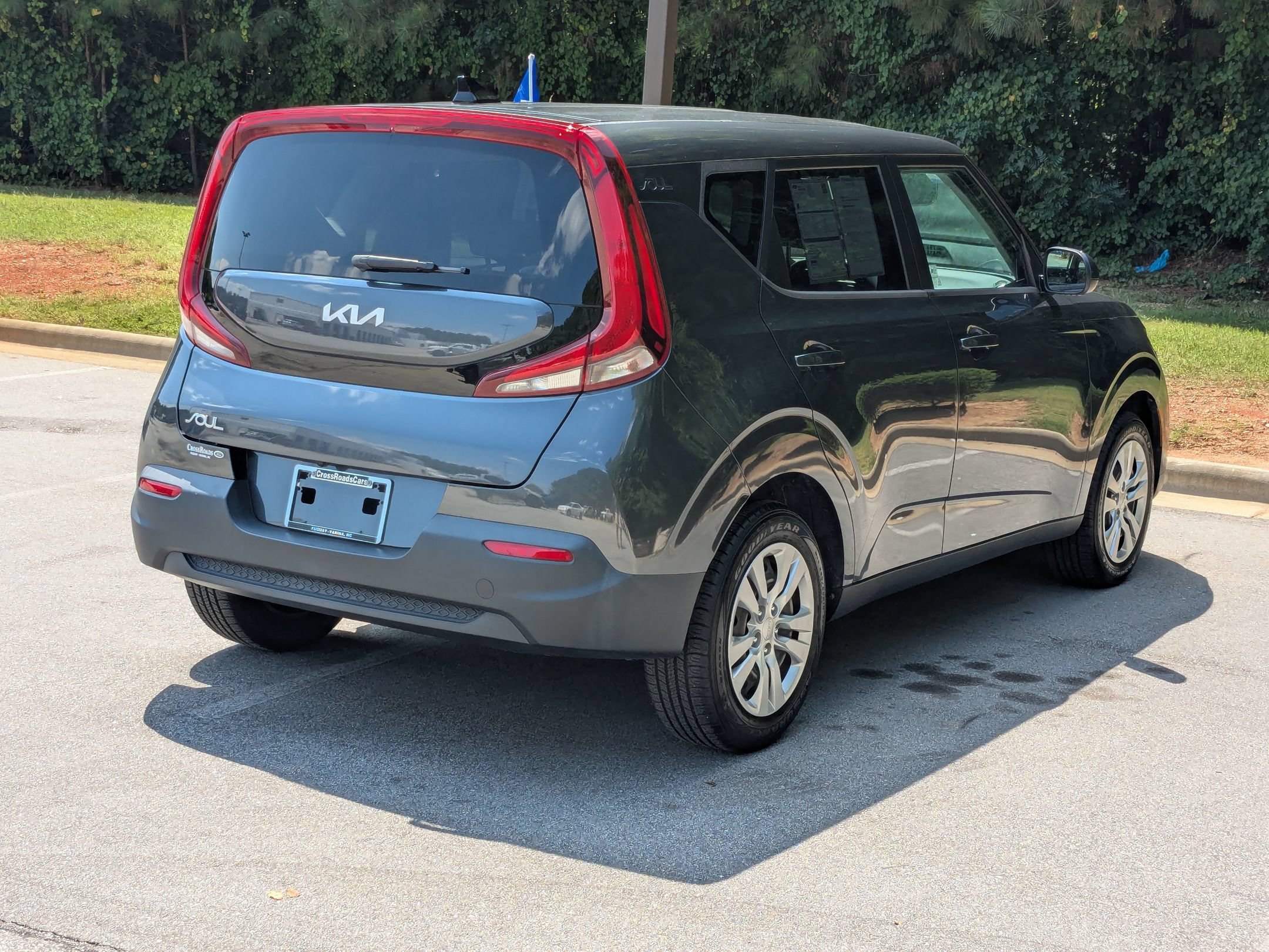 Used 2022 Kia Soul LX FWD image 3