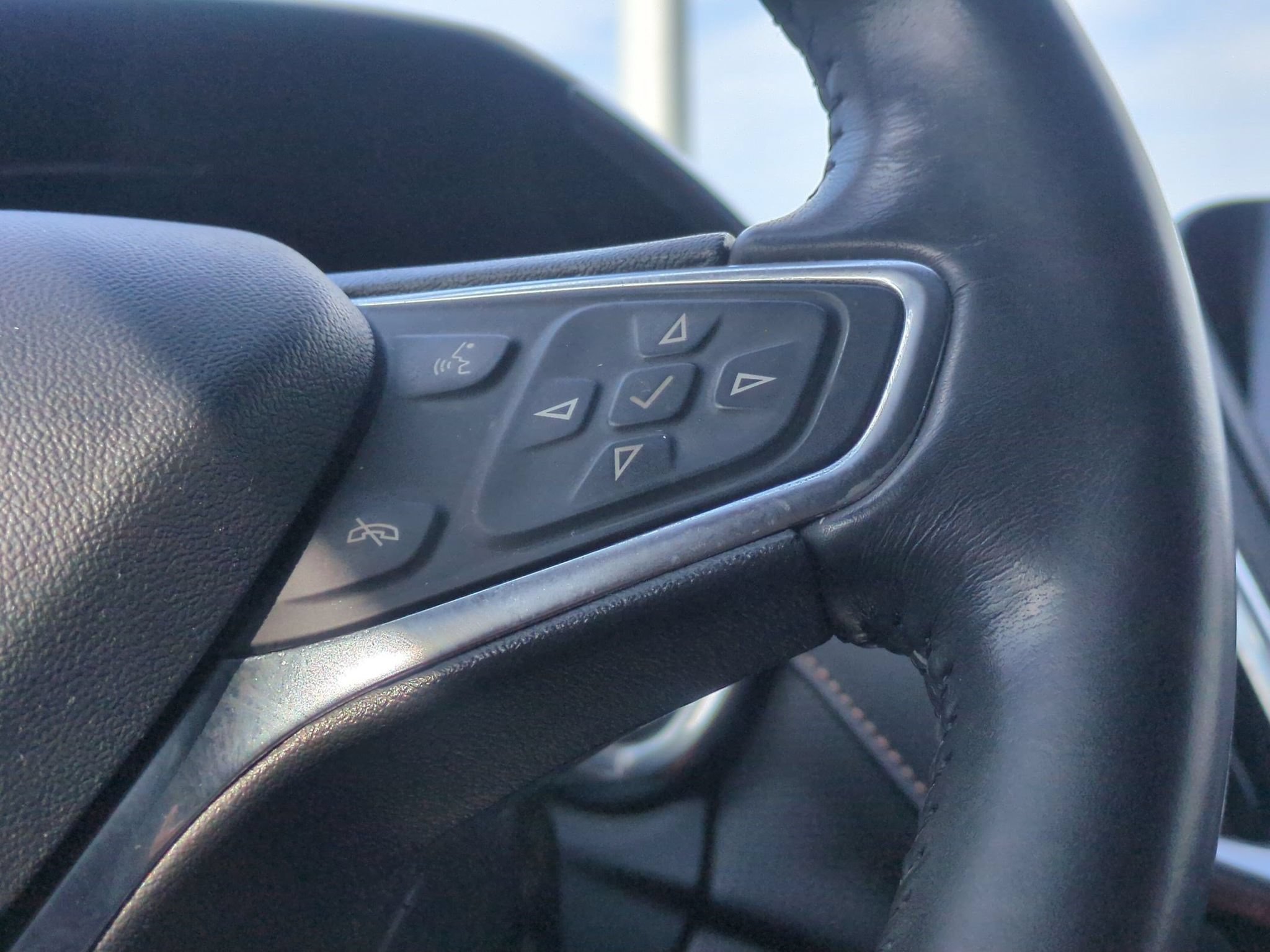 Used 2018 Chevrolet Equinox Premier FWD image 18