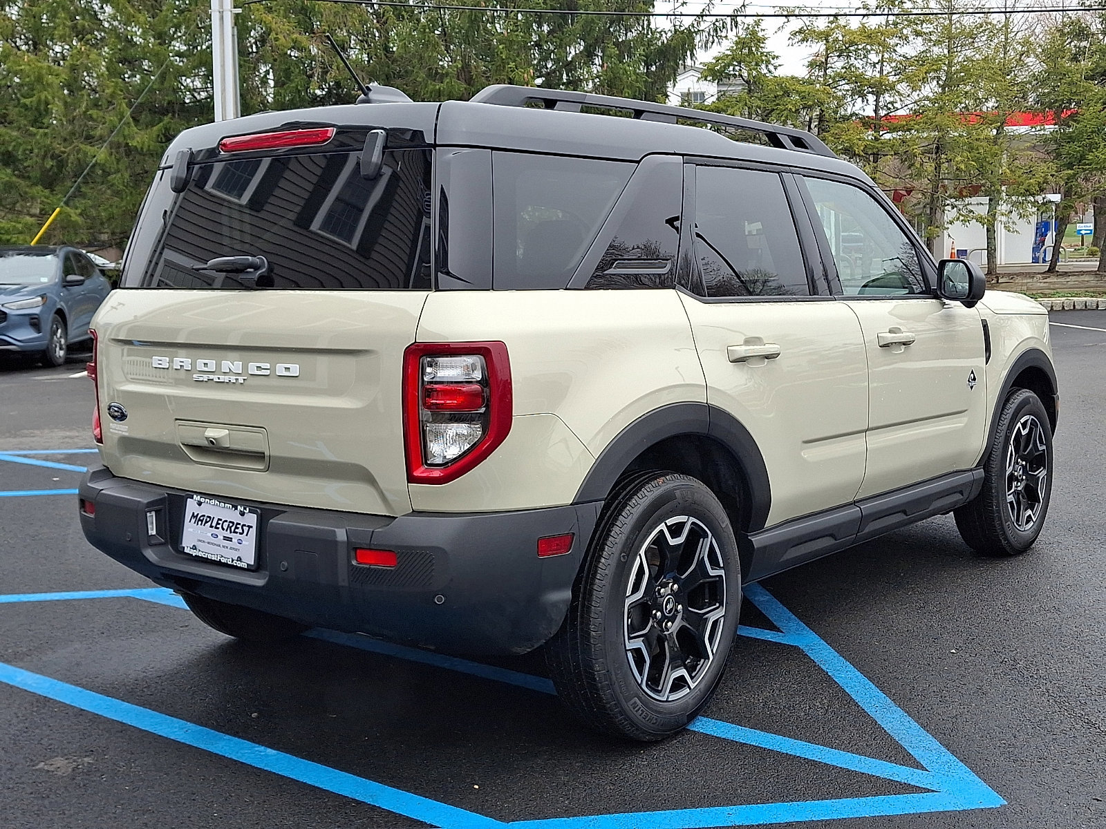 Certified 2025 Ford Bronco Sport Outer Banks w/ Outer Banks Tech Package+ AWD/4WD image 4
