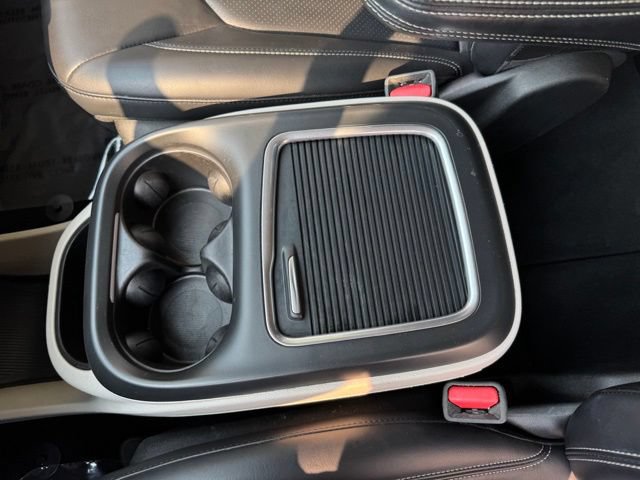 Used 2023 Chrysler Pacifica Touring-L FWD image 22