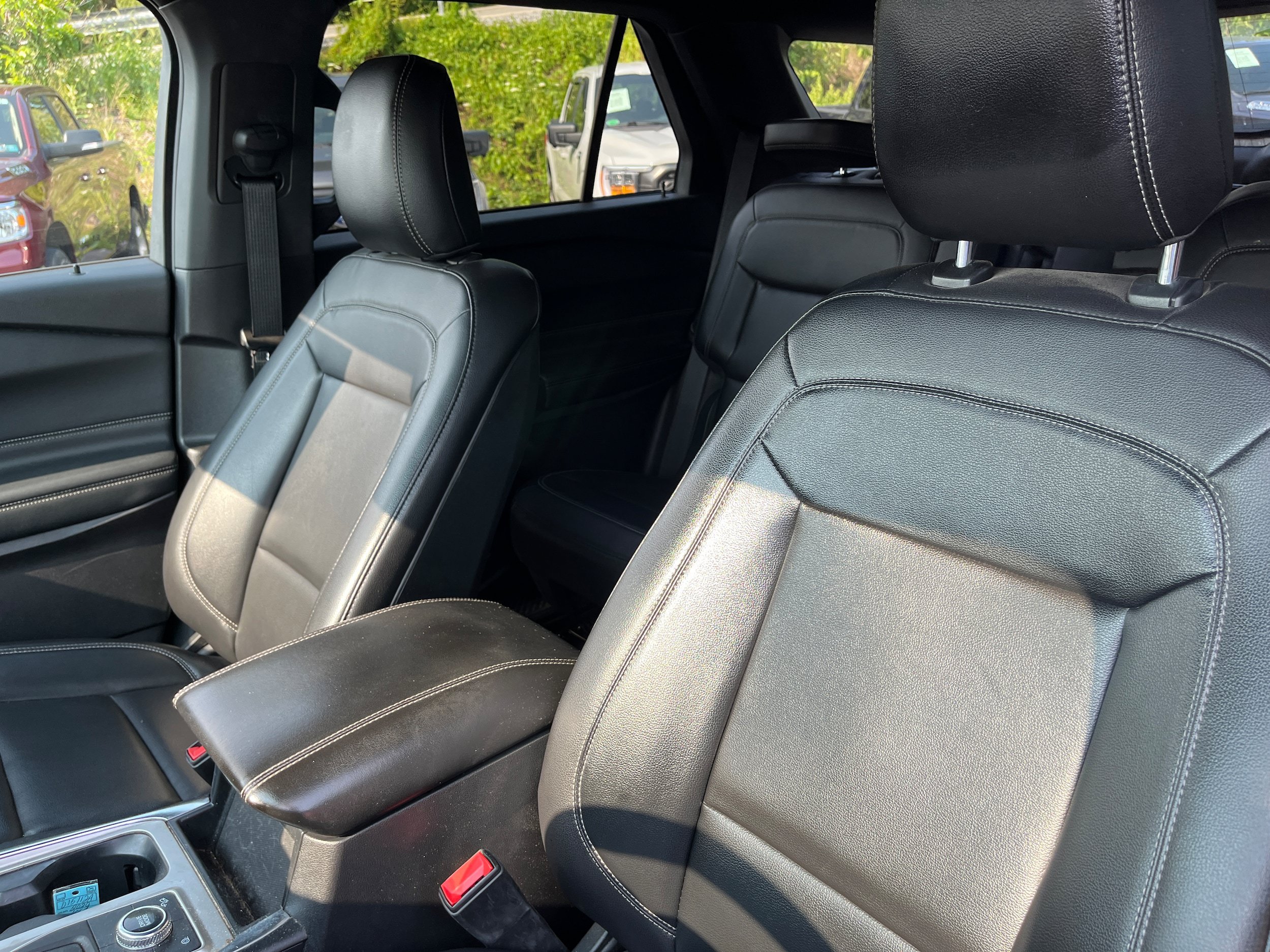 Certified 2020 Ford Explorer XLT w/ Equipment Group 202A AWD/4WD image 8