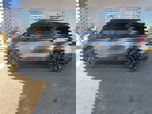 Certified 2020 Ford Explorer ST w/ ST Street Pack image 4