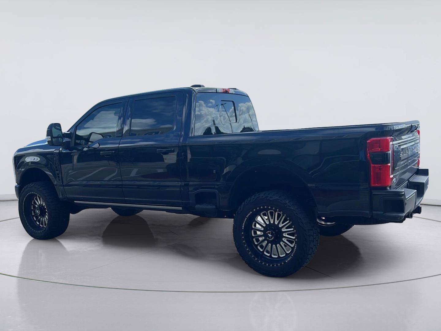 Certified 2025 Ford F250 Platinum w/ Tremor Off-Road Package AWD/4WD image 4