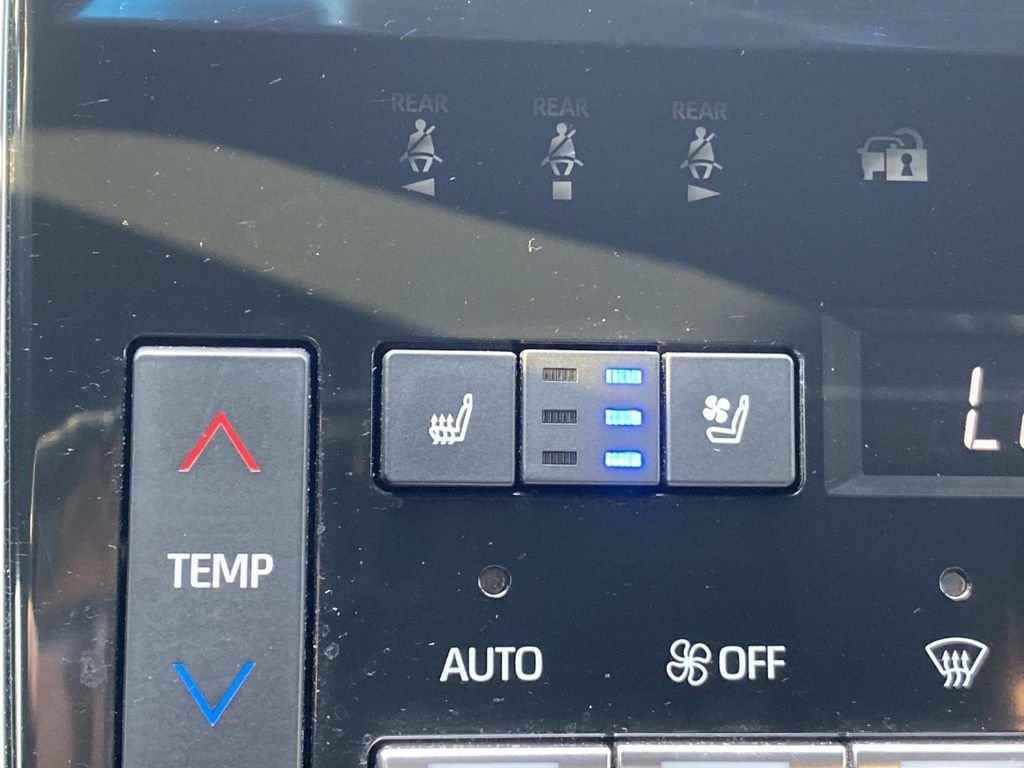 Used 2021 Toyota Avalon Limited w/ Advanced Safety Package FWD image 29