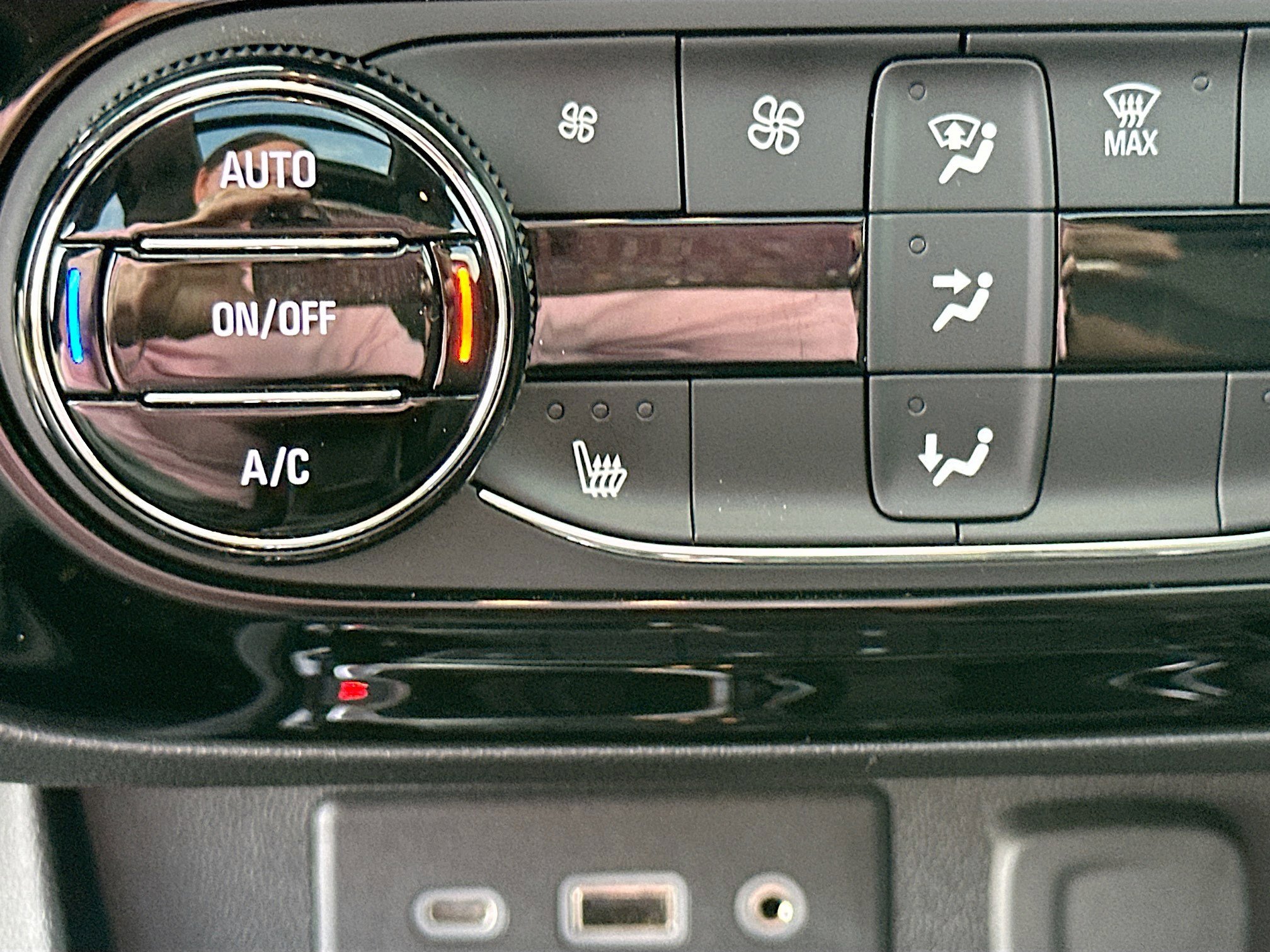 Used 2023 Buick Encore GX Essence w/ Experience Buick Package image 19