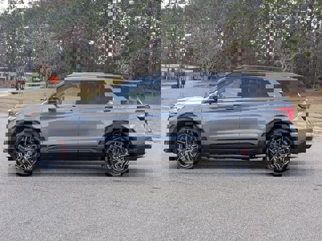 Certified 2025 Ford Explorer ST-Line w/ Premium Package image 7