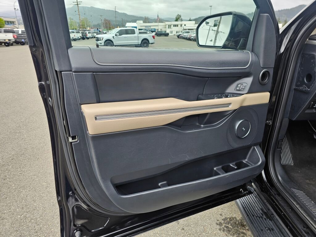 Certified 2024 Ford Expedition Limited AWD/4WD image 17