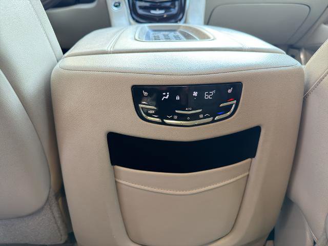 Used 2017 Cadillac Escalade Luxury image 32