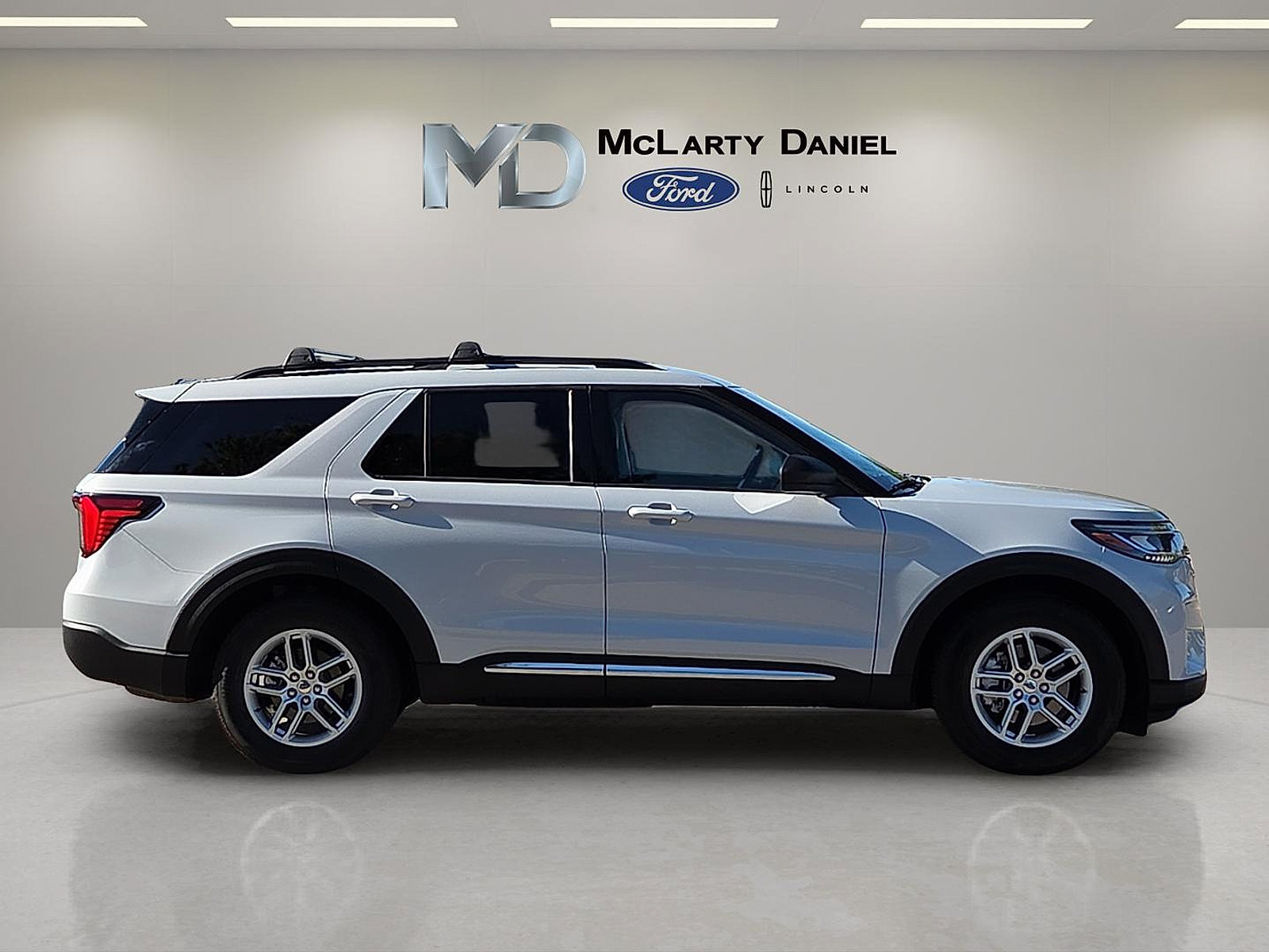 Certified 2025 Ford Explorer Active w/ Active Comfort Package RWD image 6