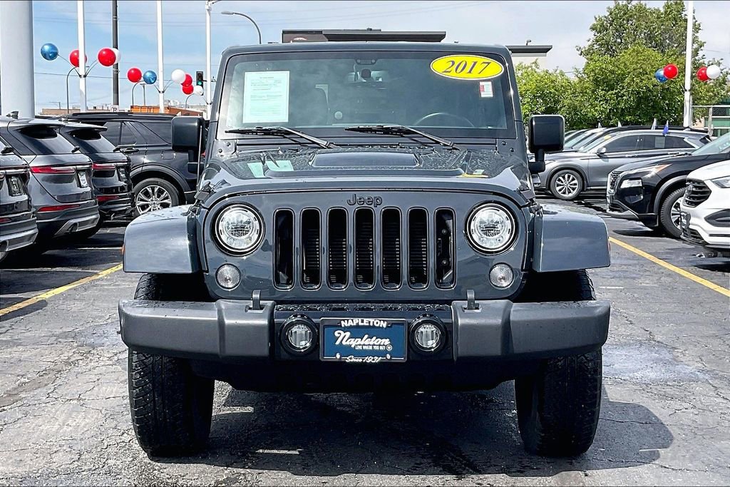 Used 2017 Jeep Wrangler Unlimited Sahara AWD/4WD image 2