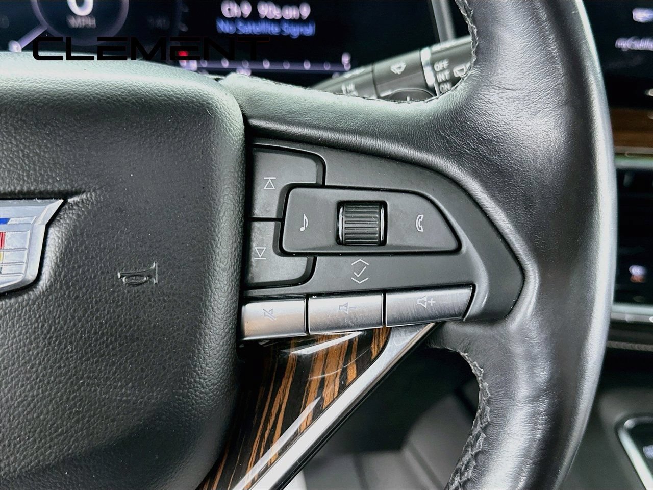 Used 2021 Cadillac Escalade ESV Premium Luxury AWD/4WD image 17