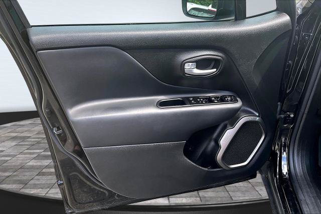 Used 2023 Jeep Renegade Latitude AWD/4WD image 23