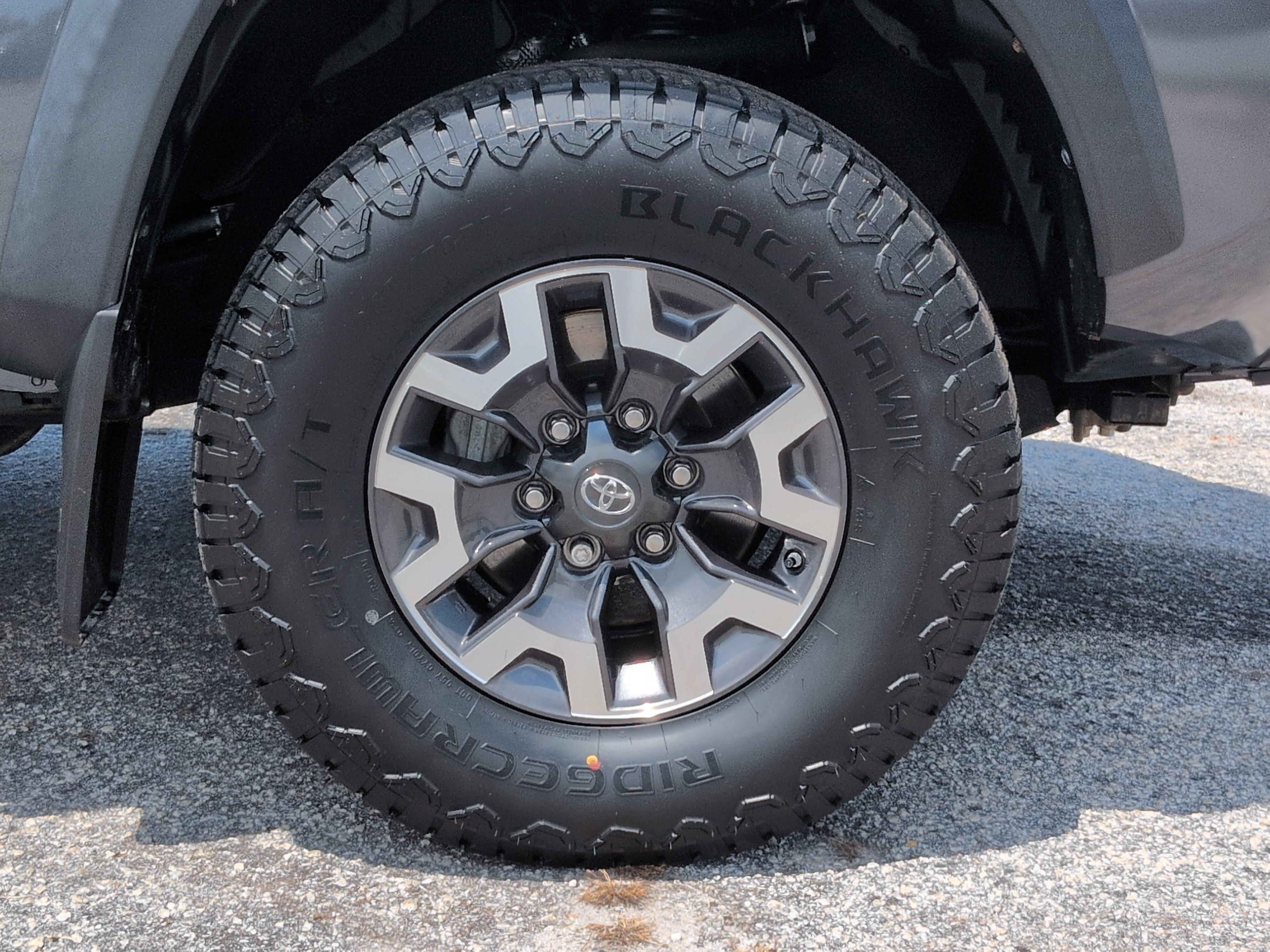 Used 2020 Toyota Tacoma TRD Off-Road AWD/4WD image 9