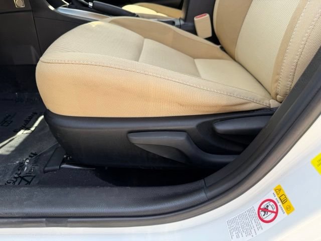 Used 2017 Toyota Corolla LE FWD image 9