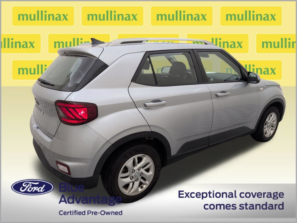 Used 2020 Hyundai Venue SEL FWD image 4