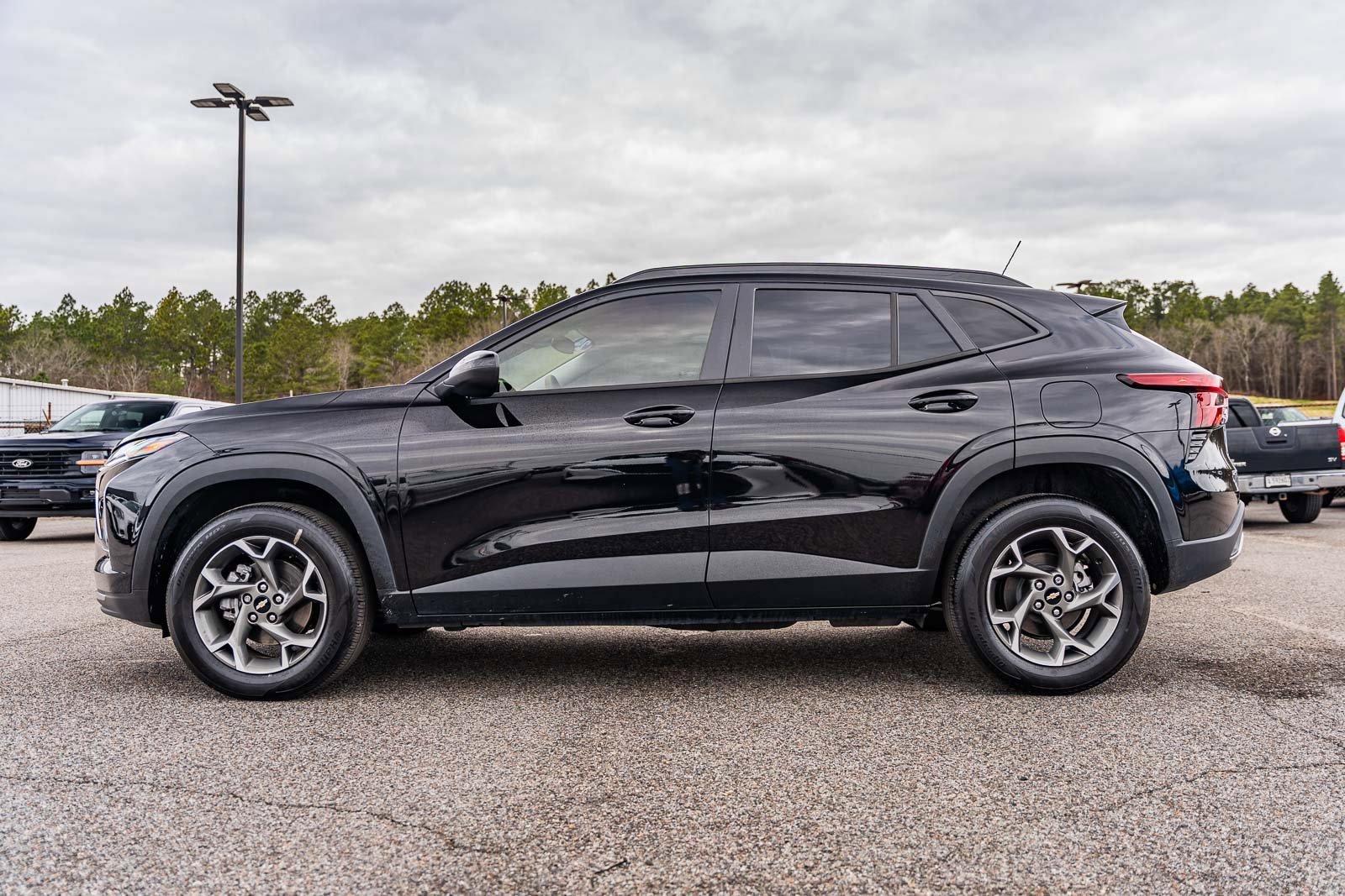 Used 2024 Chevrolet Trax LT image 2