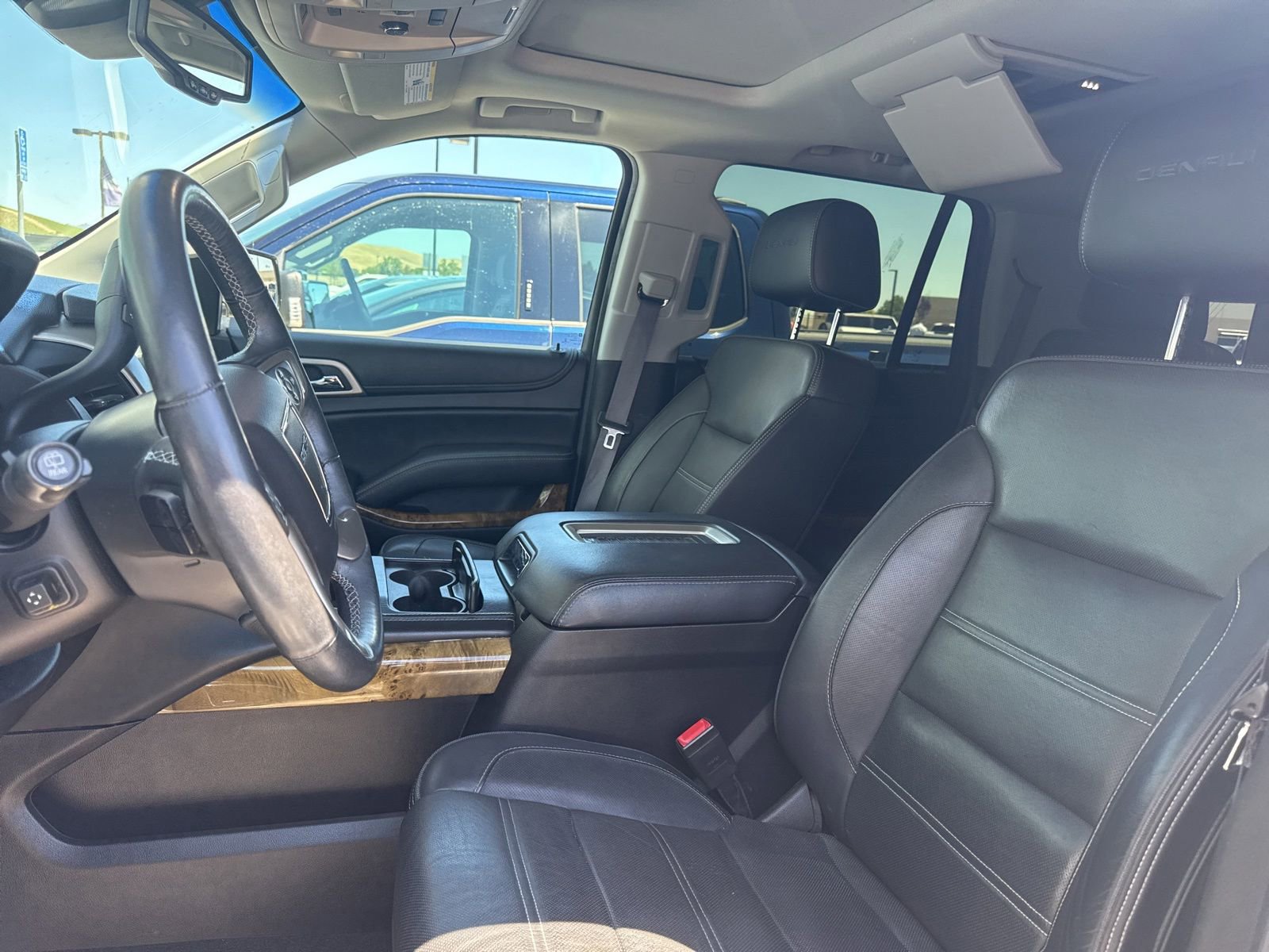Used 2017 GMC Yukon Denali w/ Open Road Package AWD/4WD image 8