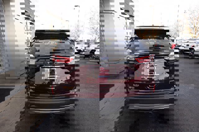 Certified 2024 Ford Edge SEL w/ Convenience Package image 3