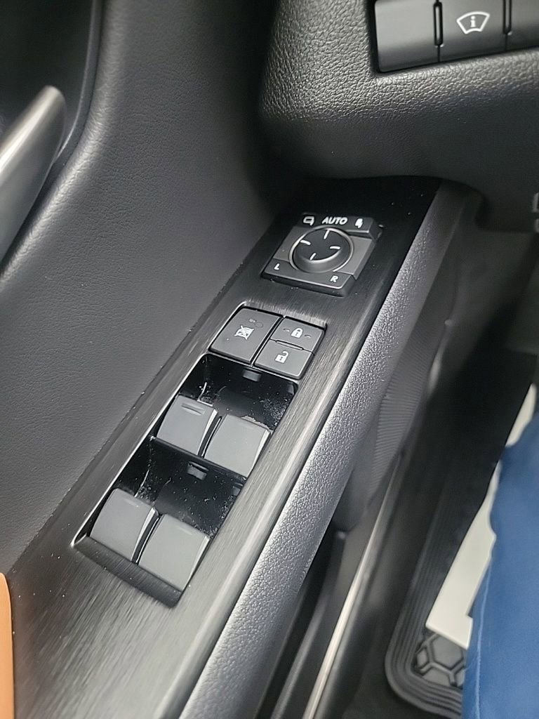 Used 2019 Lexus UX 200 image 52