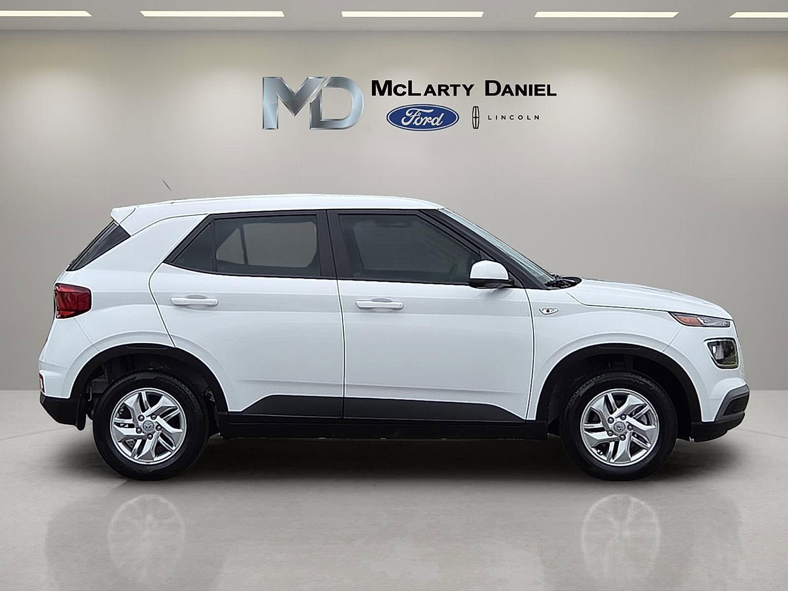 Used 2025 Hyundai Venue SE image 6